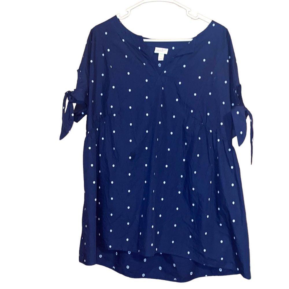 •ISABEL•MATERNITY NAVY/WHITE POLKA DOTS SLIGHT VNECK BLOUSE IN SIZE MEDIUM